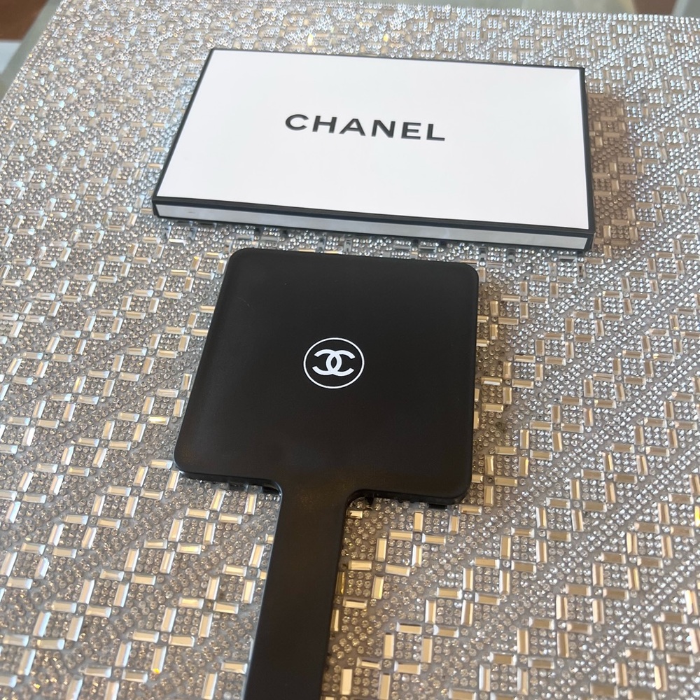 🖤 CHANEL Logo Handheld Hand Mini Mirror Purse Accessory Black NEW